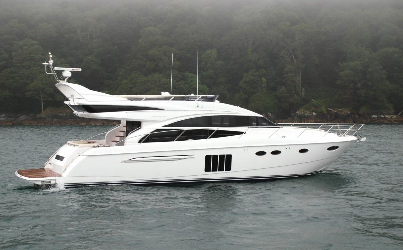 Яхта Princess 64