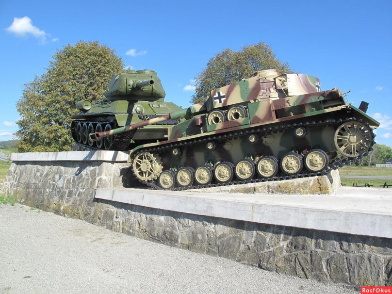 Памятник в Словакии т-34