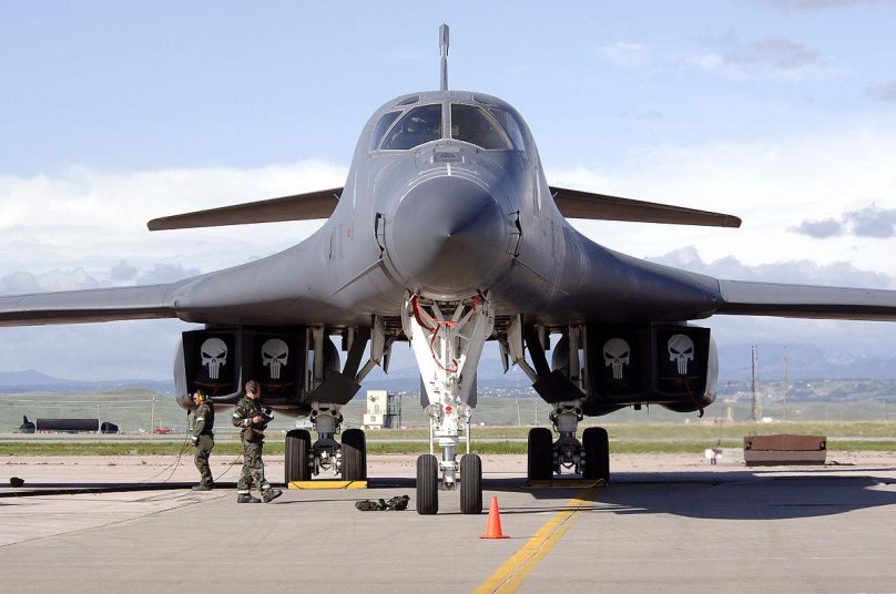 Бомбардировщик b-1b Lancer