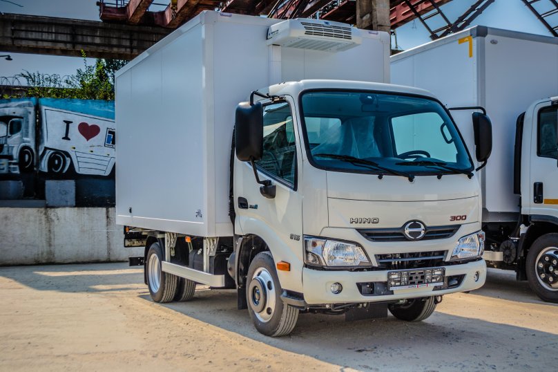 Автомобиль Хино 300