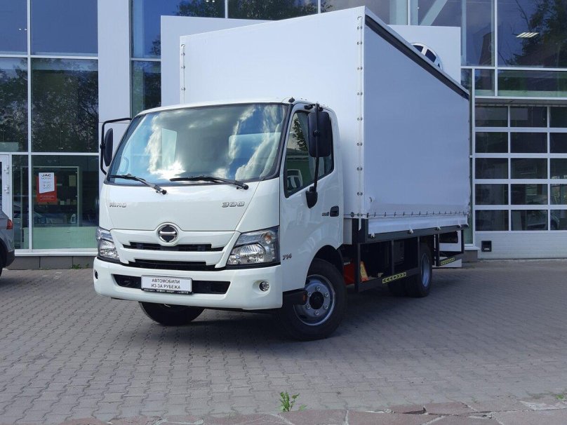Hino 300 фургон