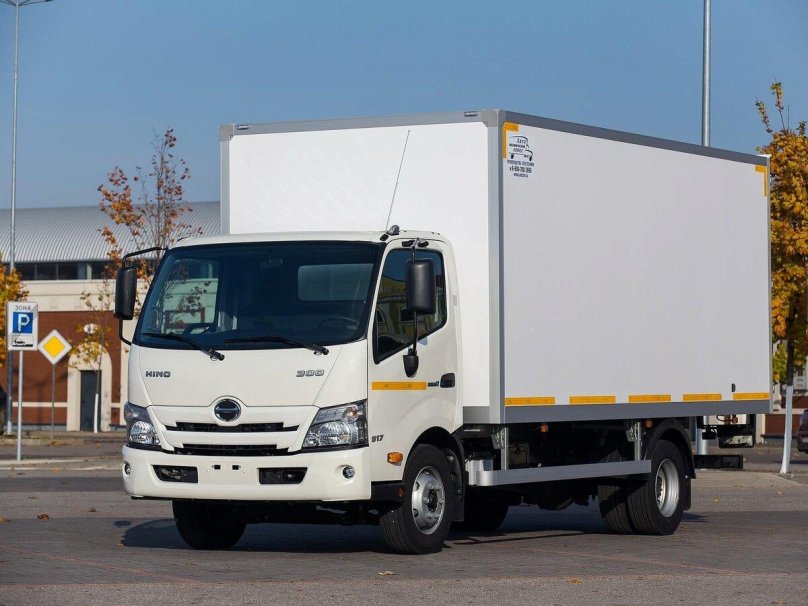 Hino 300 XZU