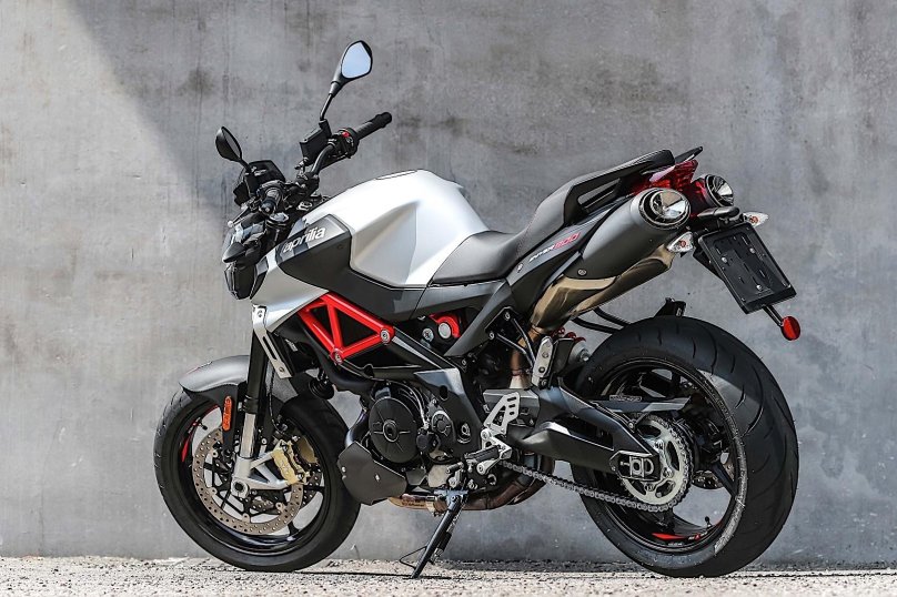 Априлия Дорсодуро 900