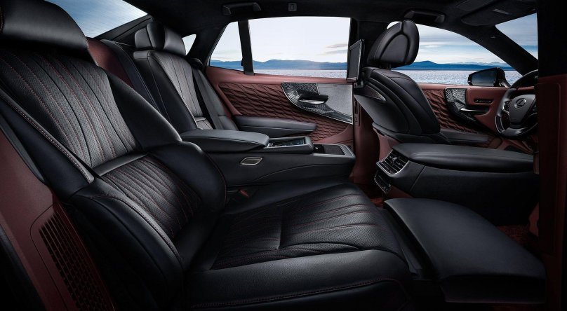 Лексус лс 500 салон