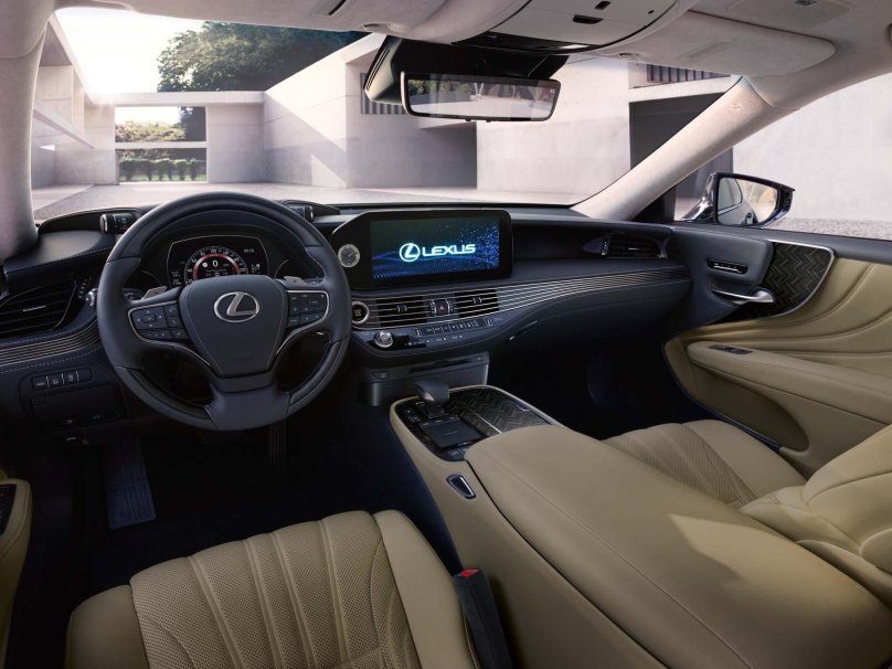 Лексус лс 2021