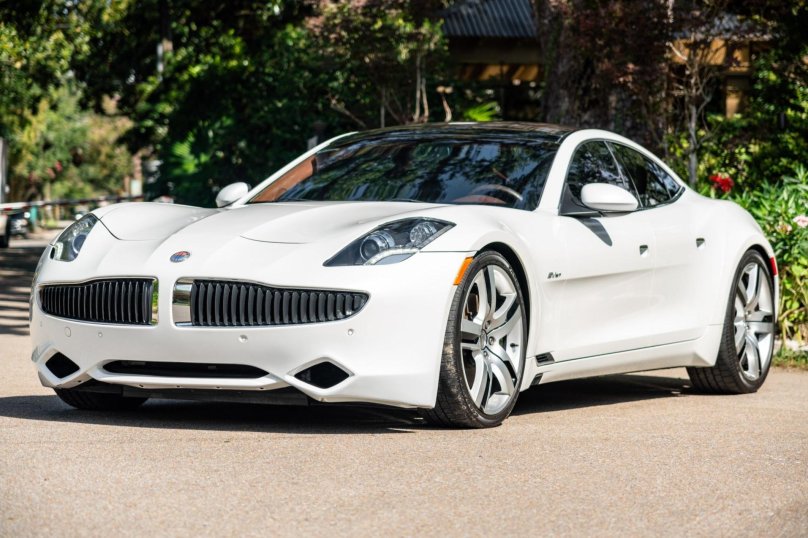 Машина Fisker Karma