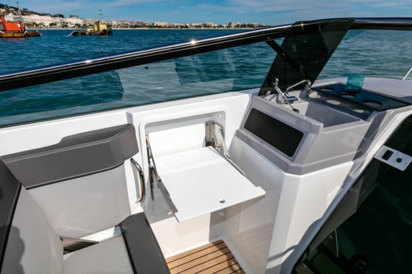 Jeanneau cap Camarat 7.5 DC