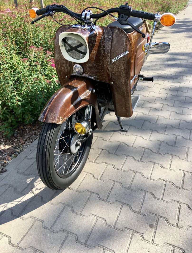 Мопед коричнево золотой