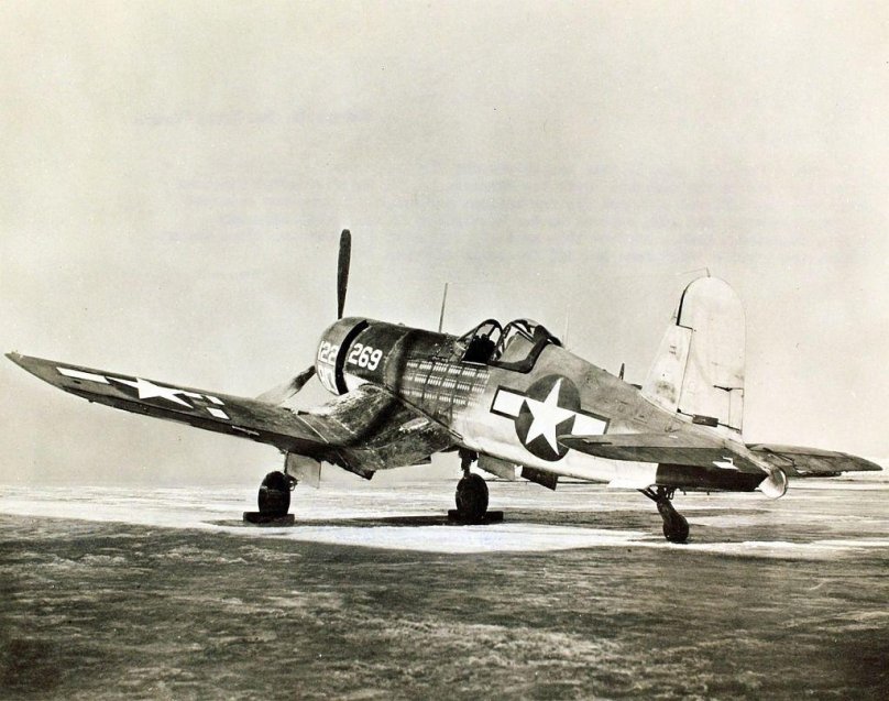 Самолет f-4u-1a "Corsair"