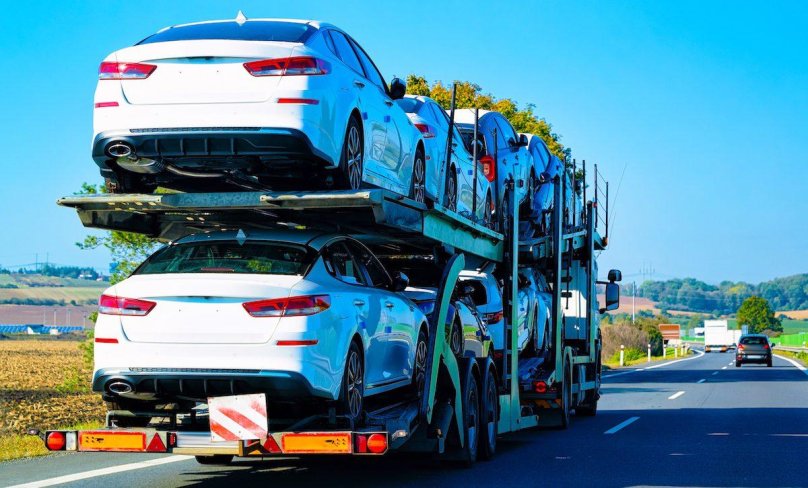 Автовоз в дороге