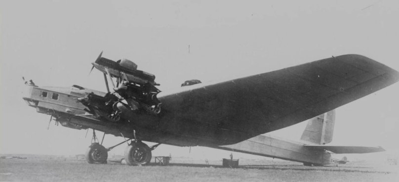 Самолет ант-20 Максим Горький