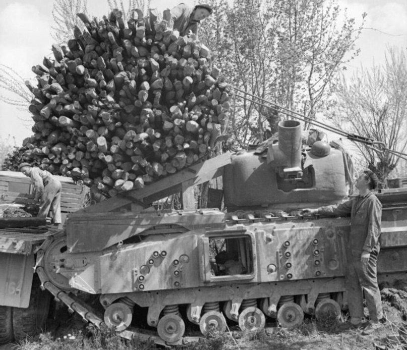 Танк Черчилль с мортирой