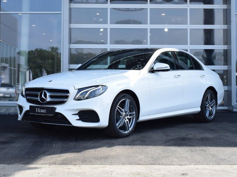 Мерседес Бенц е200 белый