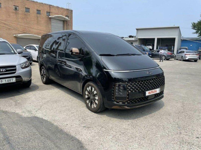Hyundai Staria черный