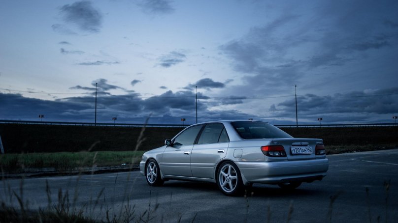 Обои на рабочий стол Тойота Карина