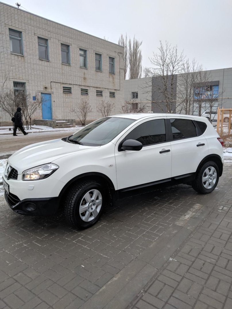 Ниссан Кашкай 2 белый тонировка