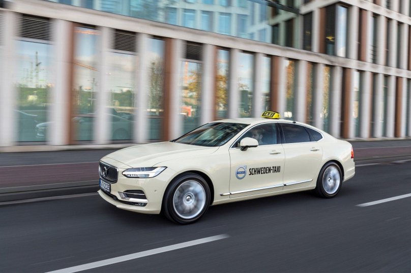 В такси на Volvo s90
