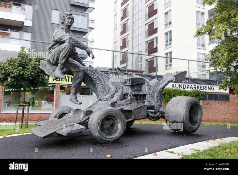 Памятник Ронни петерсону фото