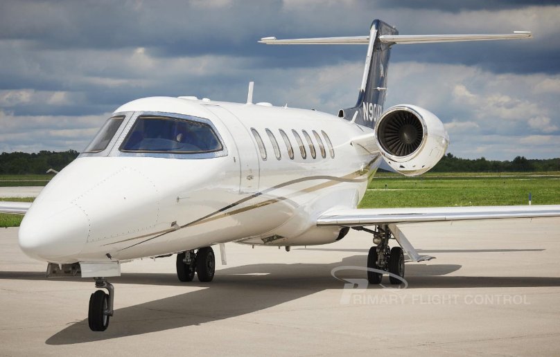 Самолет Learjet 40