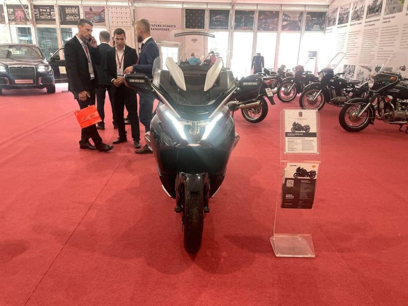 Новый мотоцикл Аурус Мерлон