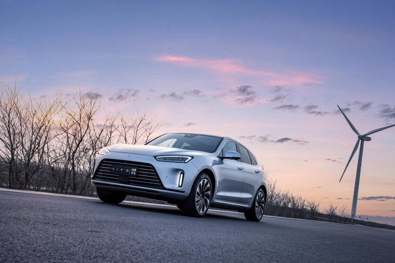 Машина Huawei Aito m5