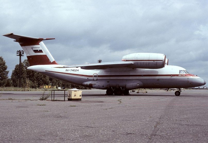 АН-72 пассажирский самолёт
