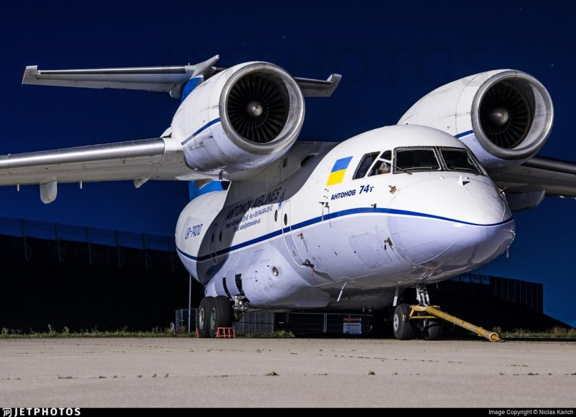 АН 74 Антонов Эйрлайнс