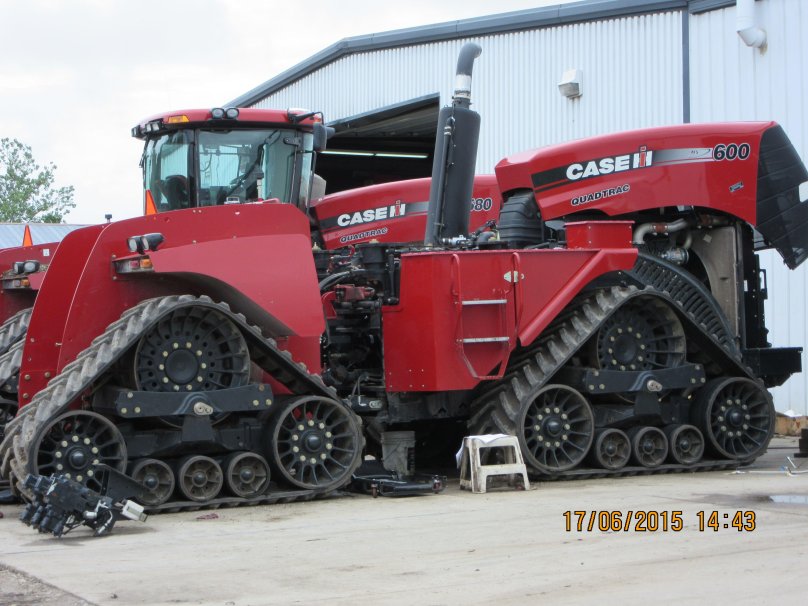 Трактор Case Quadtrac-600.