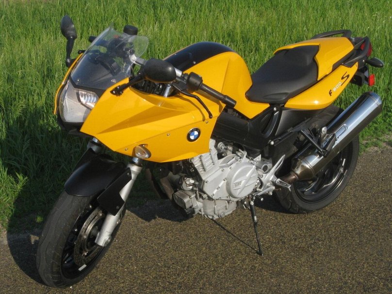 Мотоцикл БМВ желтый