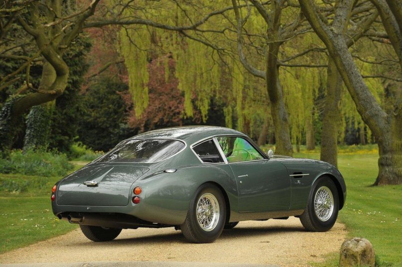 Астон Мартин db4