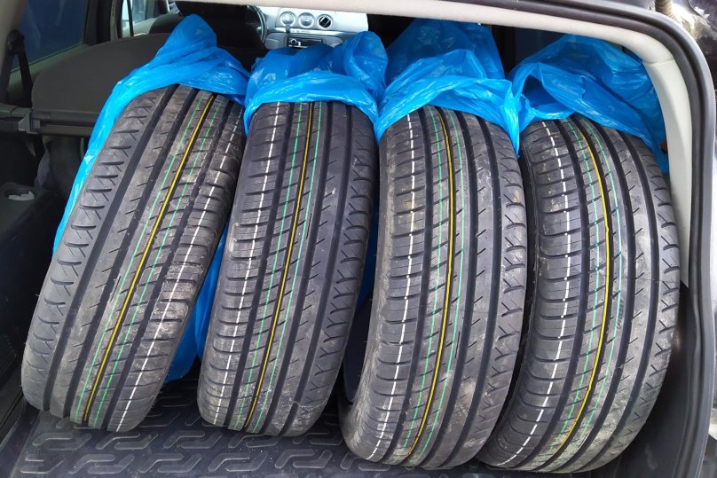 Резина Viatti 215/55 r17