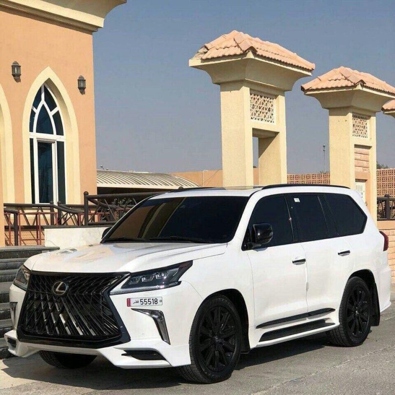 Lexus LX 570 белый