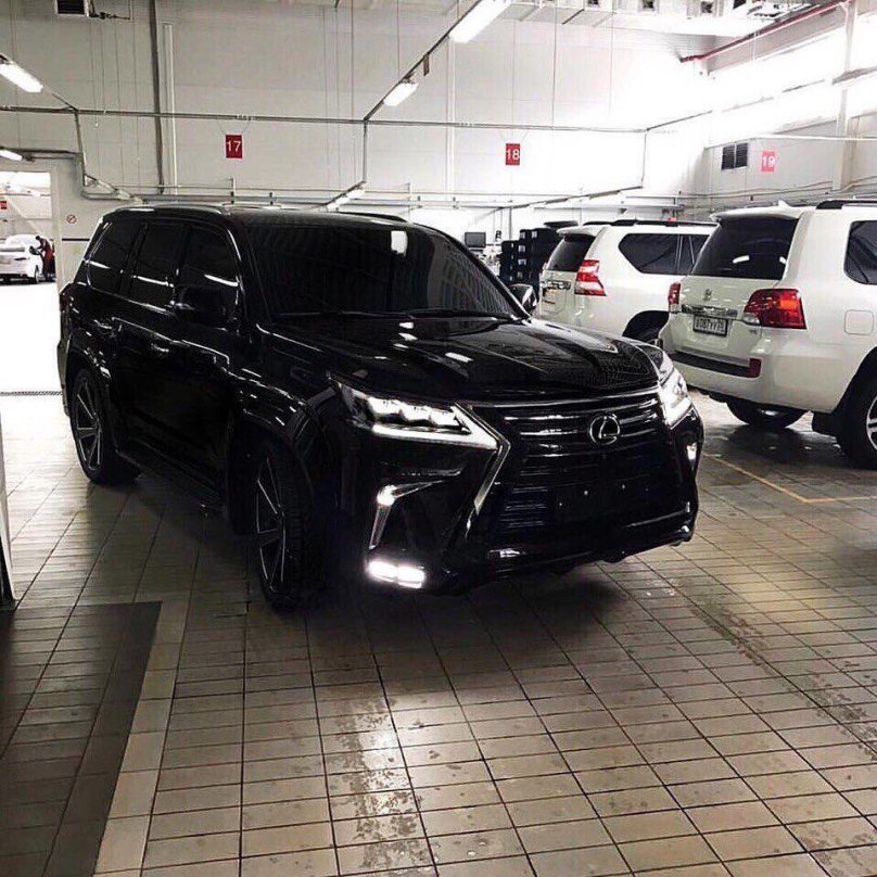 Lexus LX 570 черный