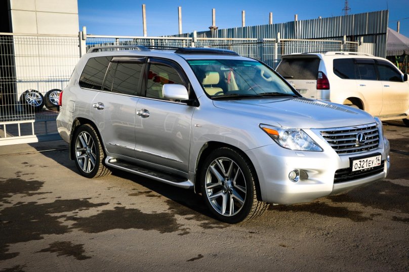 Lexus LX r22