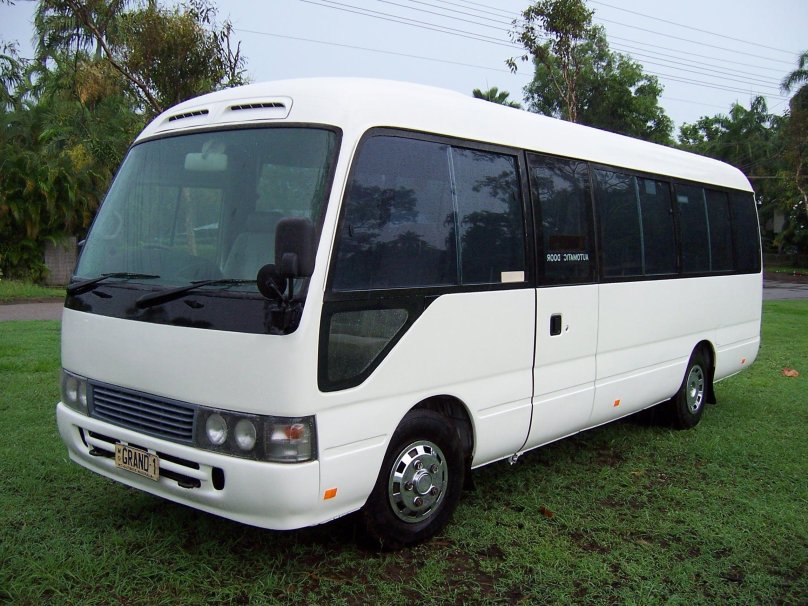 Автобус Toyota Coaster
