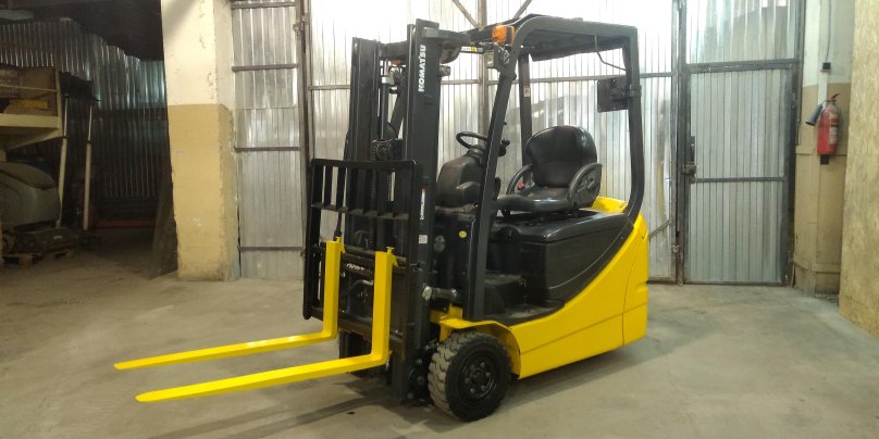 Komatsu погрузчик вилочный электрический 15
