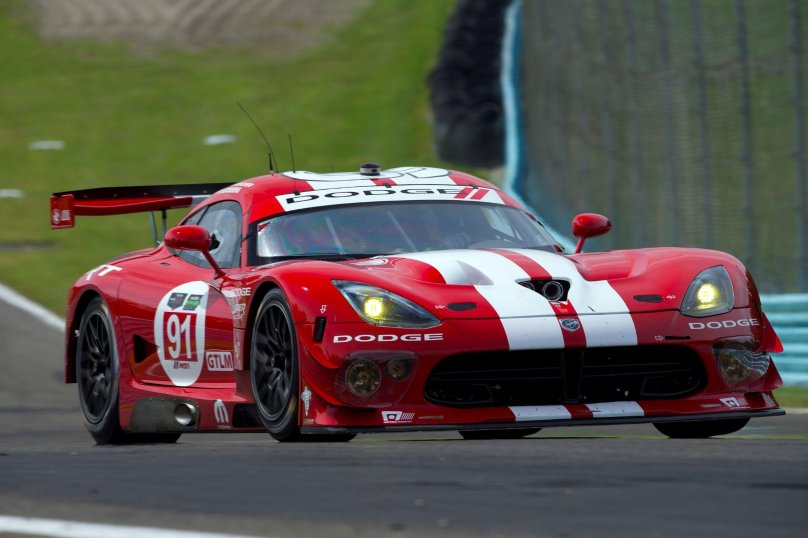 Додж Вайпер GTS R