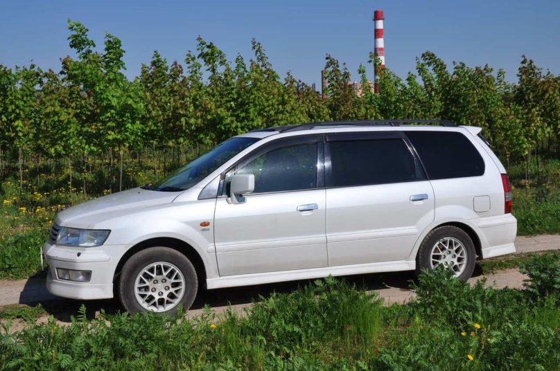 Митсубиси Chariot Grandis