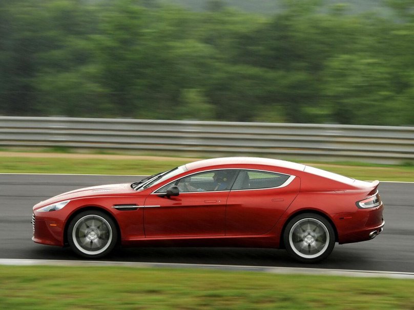 Астон Мартин Рапид 2020