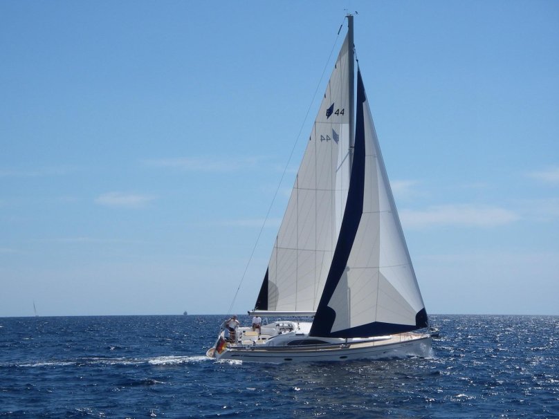 Парусная яхта Bavaria 44