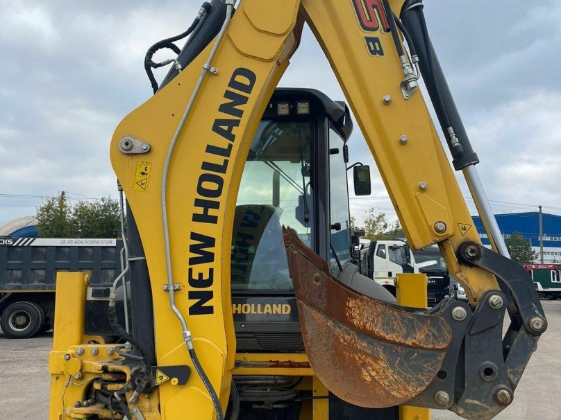 Экскаватор-погрузчик New Holland b115