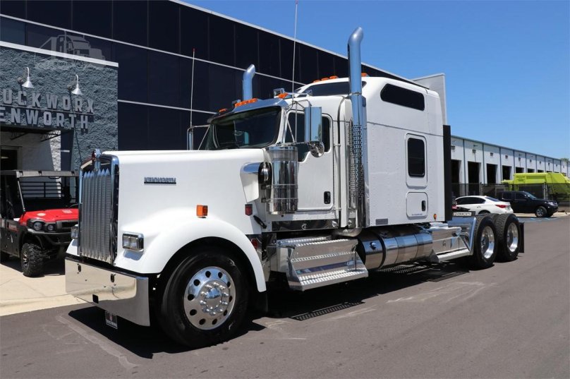 Kenworth w900 Studio Sleeper