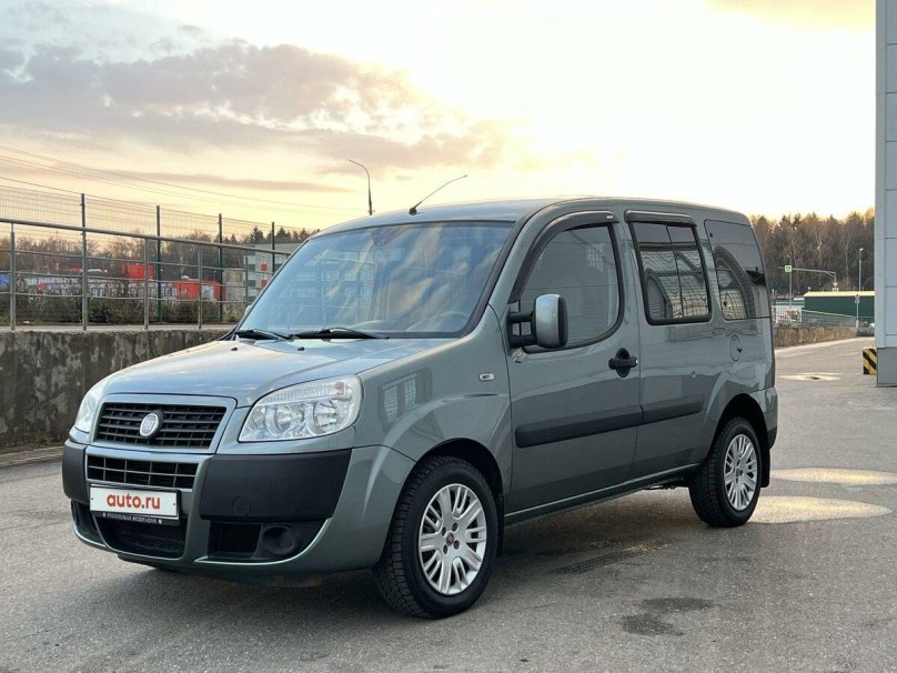 Фиат Добло серый