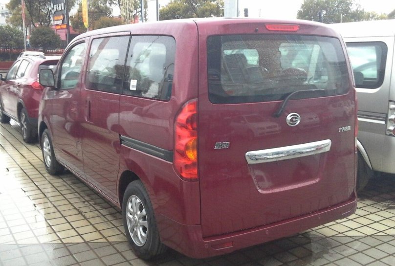 Максус минивэн красный цвет