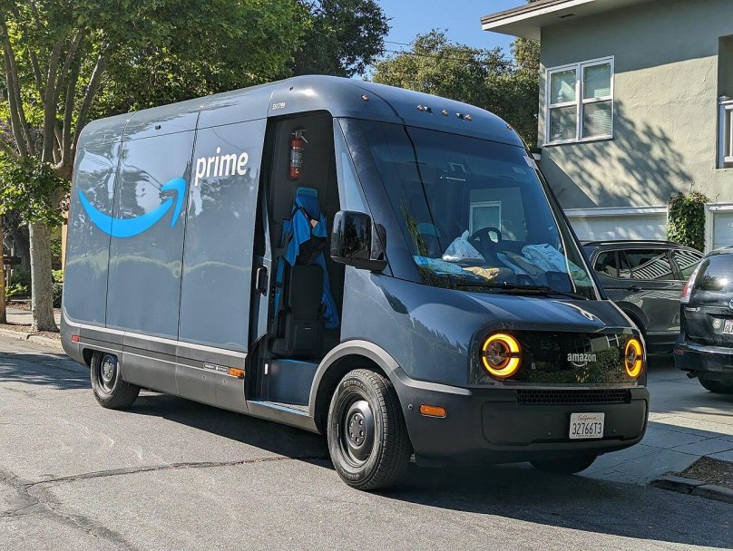 Электро-фургон Rivian