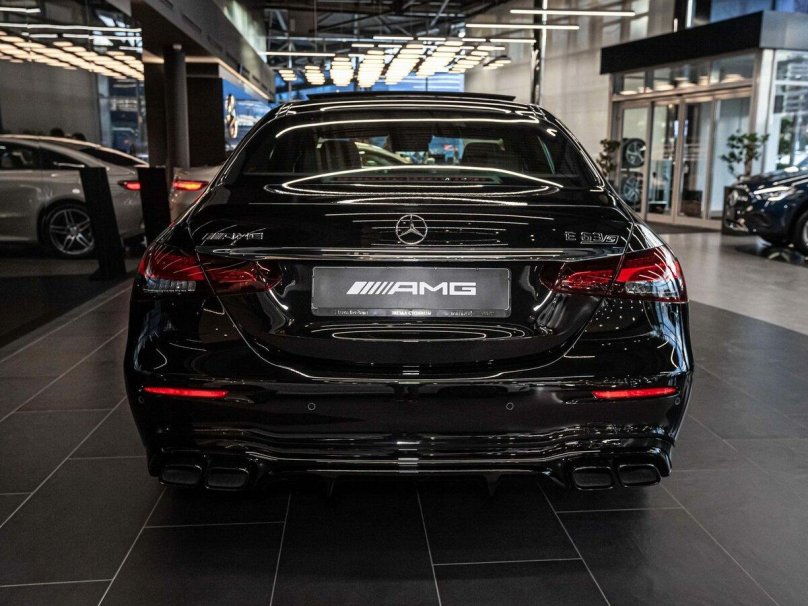 Mercedes AMG e63 s черная
