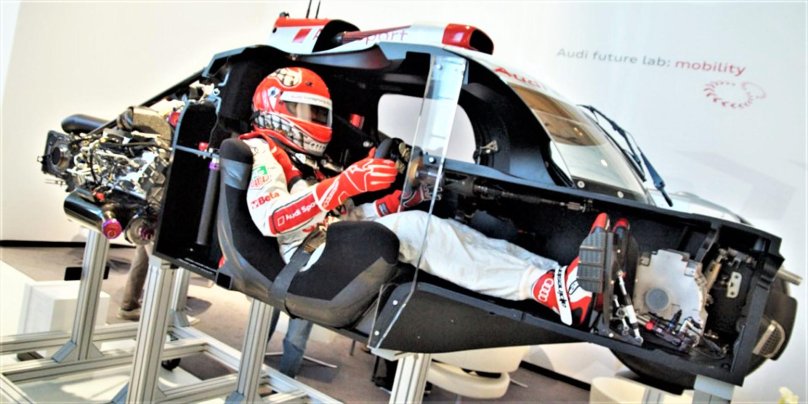 Кокпит формулы 1