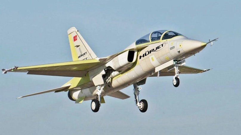 HÜRJET самолет