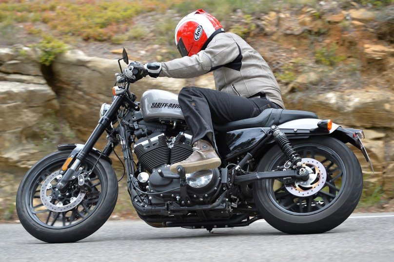 Харлей Дэвидсон родстер 1200