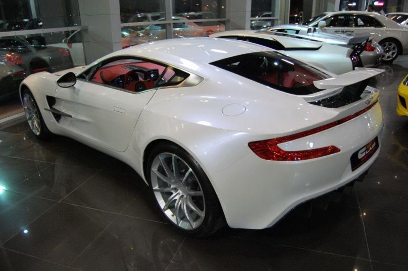 Aston Martin one-77 Дубаи